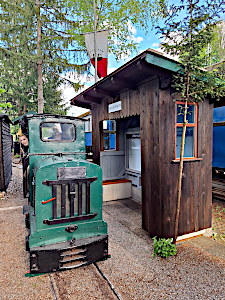 feldbahn_haltestelle_wartehaus03_klein.jpg