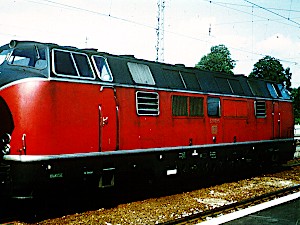 221 103-5 im Bahnhof Fürstenfeldbruck