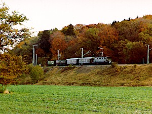 E44 mit historischem Zug